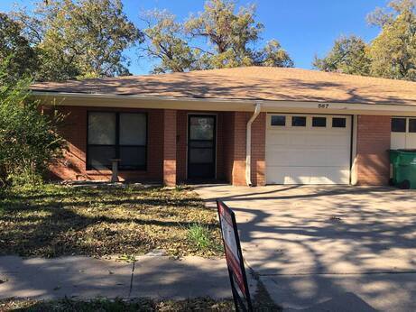 565 W College St in Stephenville, TX - Building Photo
