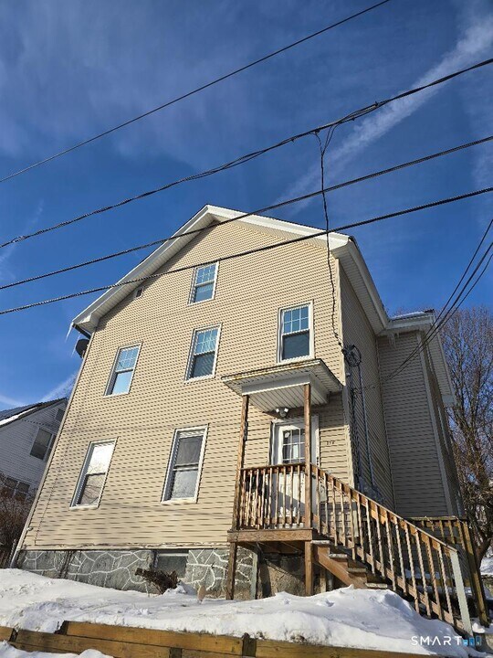 176 Charles St in Waterbury, CT - Building Photo