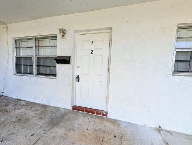 208 NW 43rd Ct in Oakland Park, FL - Building Photo - Building Photo