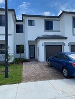 13633 SW 157th Pl in Miami, FL - Building Photo