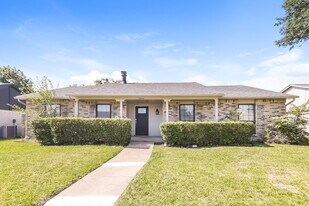 8806 Linda Vista Dr in Rowlett, TX - Building Photo