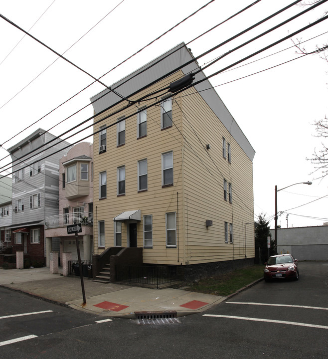 143 St Pauls Ave in Jersey City, NJ - Building Photo