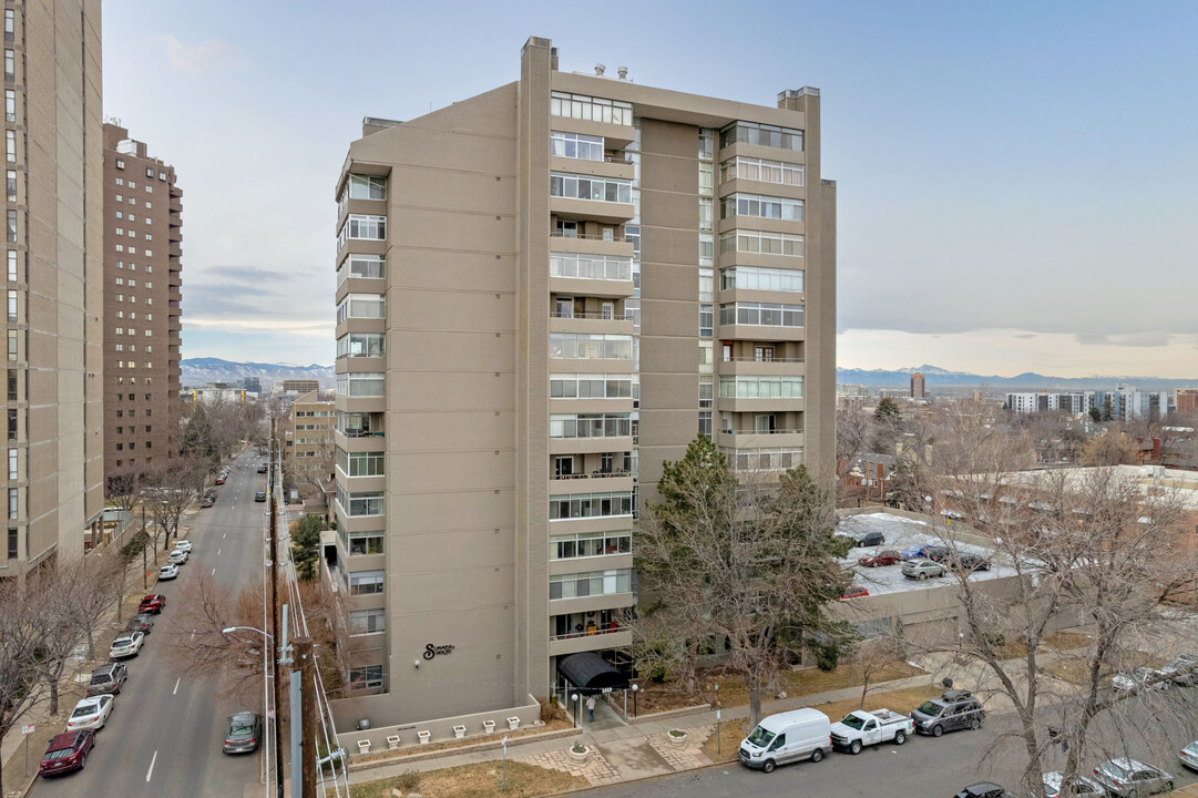 Summer House in Denver, CO - Foto de edificio