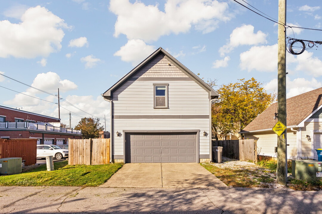 2213 N Talbott, Unit Carriage House in Indianapolis, IN - Foto de edificio