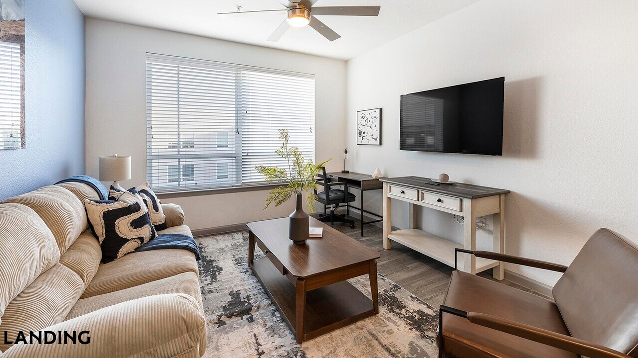 1001 S Center St in Arlington, TX - Foto de edificio