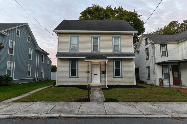 118 S Railroad St in Hummelstown, PA - Building Photo - Building Photo