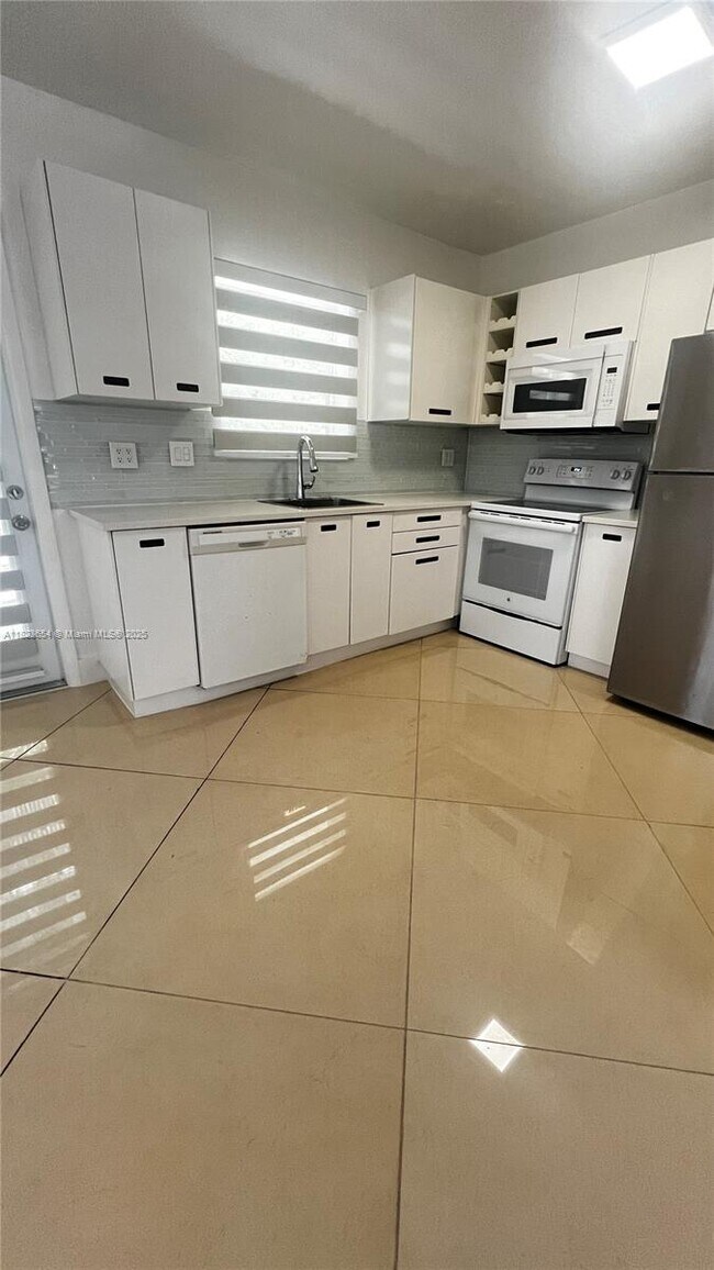 3031 New York St in Miami, FL - Building Photo - Building Photo