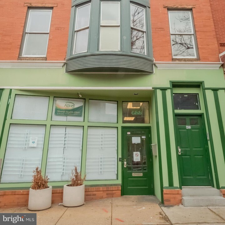 422 W Franklin St in Baltimore, MD - Building Photo