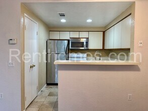 3927-80 Nobel Dr in San Diego, CA - Building Photo - Building Photo