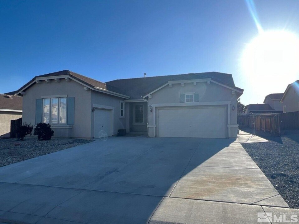 1325 Rouge Dr Rd in Fernley, NV - Building Photo