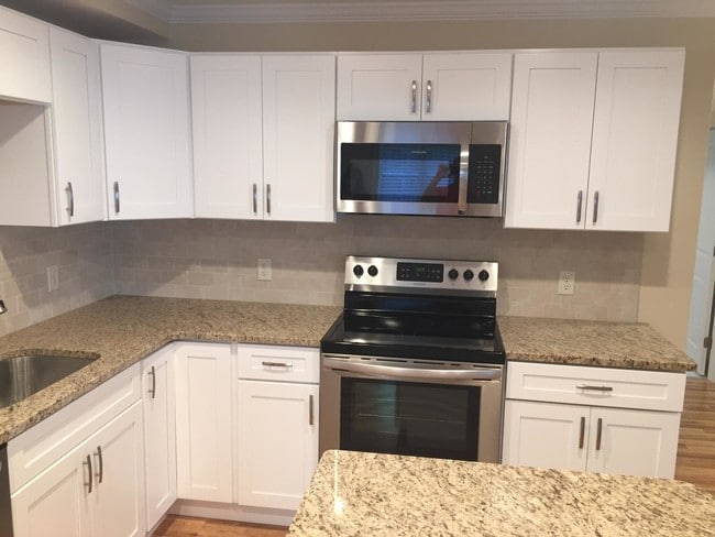 1 Driftwood Dr, Unit 1 in Woburn, MA - Foto de edificio - Building Photo