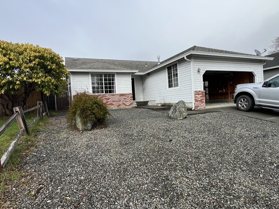 1119 Killdeer Rd in Mckinleyville, CA - Building Photo