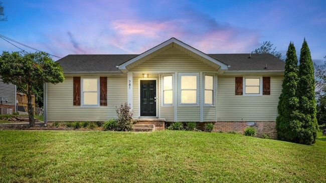 741 Princeton Cir in Clarksville, TN - Building Photo - Building Photo
