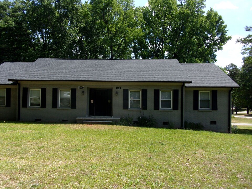 1240 N Dobys Bridge Rd in Fort Mill, SC - Building Photo