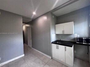 319 W 28th St in Miami Beach, FL - Building Photo - Building Photo