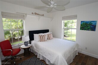 714 11th St N in Naples, FL - Foto de edificio - Building Photo