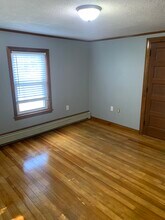 279 Broad St, Unit Apt 2 in Bridgewater, MA - Building Photo - Building Photo