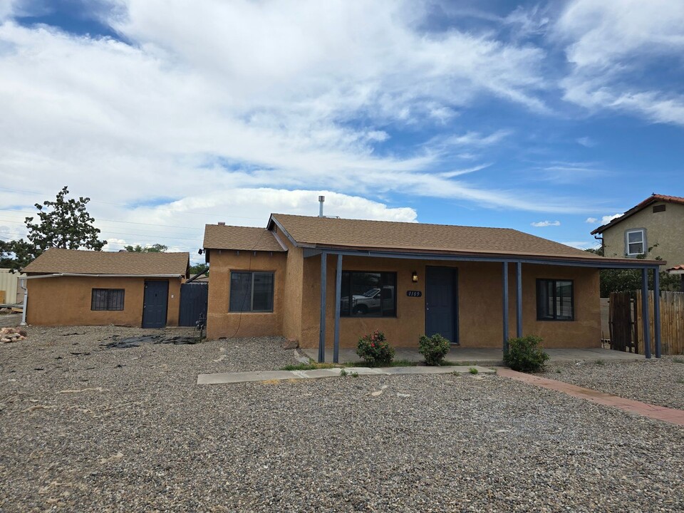 1109 Woodland Ave NW in Albuquerque, NM - Building Photo