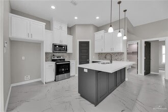 329 E Trenton Rd in Edinburg, TX - Building Photo - Building Photo