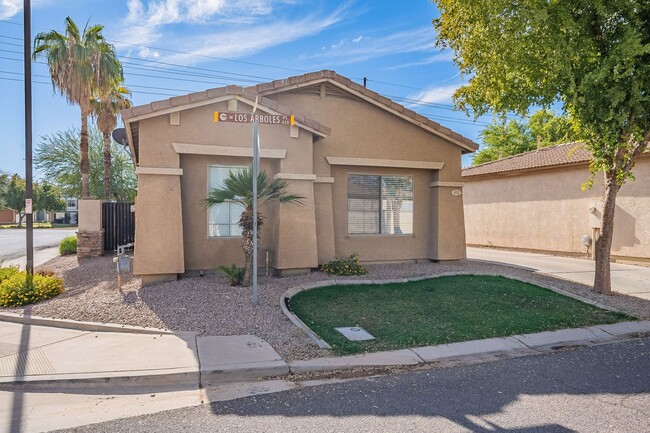 431 W Los Arboles Pl in Chandler, AZ - Building Photo - Building Photo