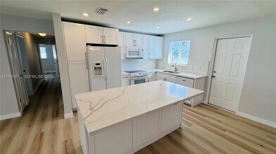 808 NE 2nd St in Hallandale Beach, FL - Building Photo - Building Photo