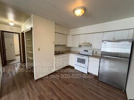 12 Cottage Row in Marinette, WI - Building Photo