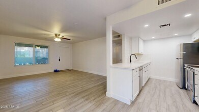 1118 N Granite Reef Rd in Scottsdale, AZ - Building Photo - Building Photo