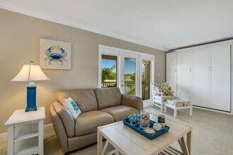 4794 Cobia Dr SE in St. Petersburg, FL - Building Photo - Building Photo