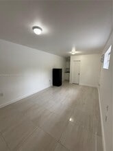 4910 SW 98th Avenue Rd in Miami, FL - Building Photo - Building Photo