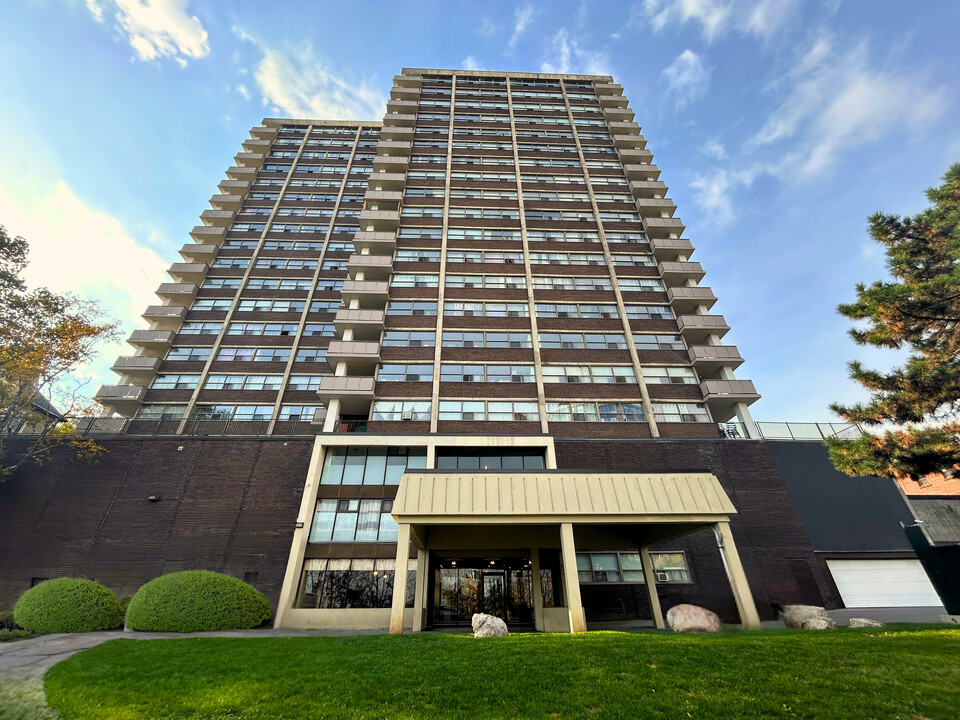 Arkledun Apartments in Hamilton, ON - Building Photo