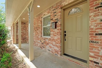 10050 Cedardale Dr in Houston, TX - Building Photo - Building Photo
