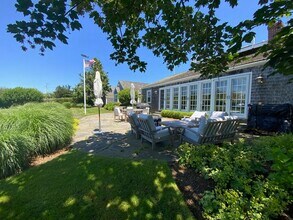 17 Burnell St in Nantucket, MA - Building Photo - Building Photo