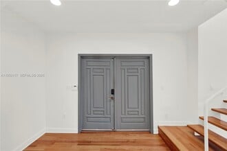 527 SW 20th Rd in Miami, FL - Building Photo - Building Photo