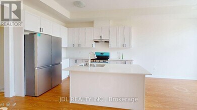 49 Kahshe Ln in Richmond Hill, ON - Building Photo - Building Photo
