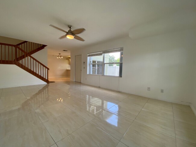 property at 1941 Hartford Ct