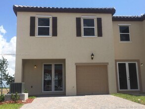 17141 SW 96th St in Miami, FL - Building Photo - Building Photo