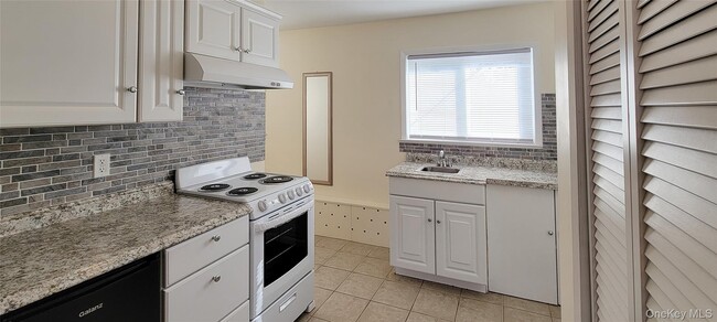 2420 Bennett Ave in North Bellmore, NY - Building Photo - Building Photo