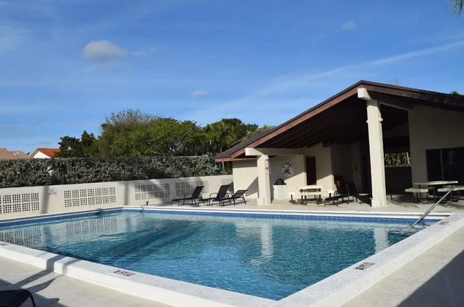 7021 SW 105th Ct in Miami, FL - Building Photo - Building Photo