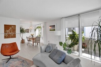 7735 Abbott Ave in Miami, FL - Building Photo - Building Photo