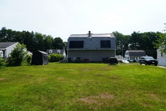 11 Waterman Rd in Auburn, MA - Building Photo - Building Photo