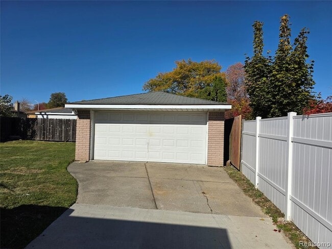 20059 Washington St in Roseville, MI - Building Photo - Building Photo