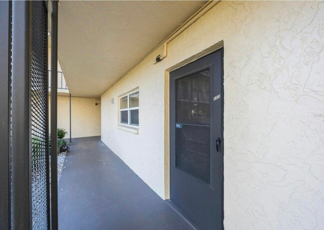 11485 Oakhurst Rd in Largo, FL - Building Photo - Building Photo