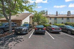 81 Thoreau Dr in Plainsboro, NJ - Building Photo