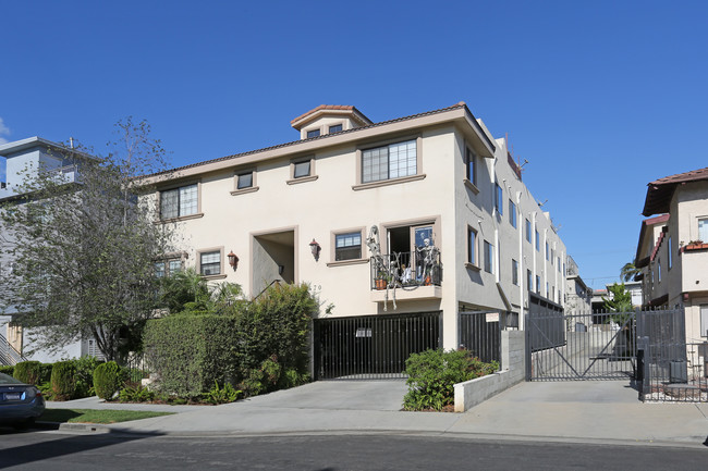 2470 Corinth Ave in Los Angeles, CA - Building Photo - Primary Photo