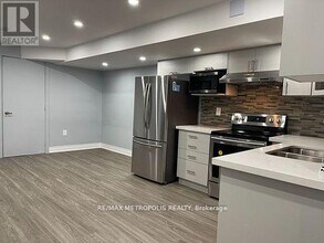 140 Shady Oaks Ave in Markham, ON - Building Photo - Building Photo