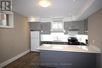 46 Settlement Cres in Richmond Hill, ON - Building Photo - Building Photo