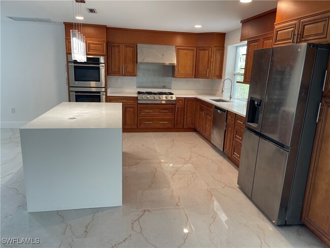 2210 Isle of Pines Ave in Ft. Myers, FL - Building Photo - Building Photo
