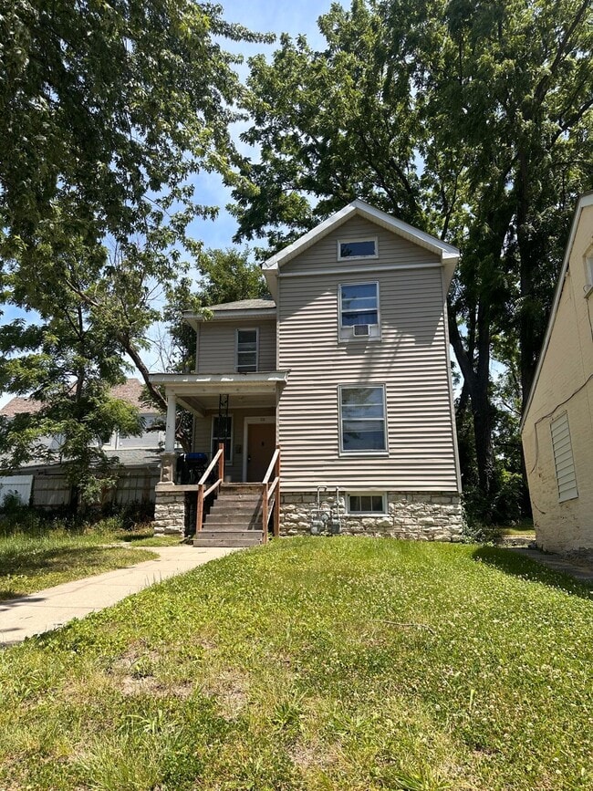 property at 710 E 6th St