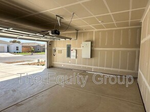 2502 Cambridge Ct in Hanford, CA - Building Photo - Building Photo