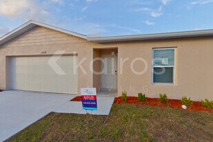 12078 Cochran Ave in Port Charlotte, FL - Building Photo